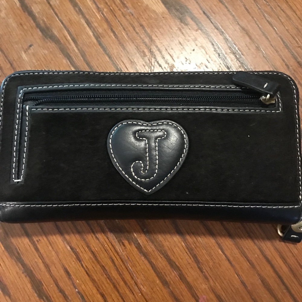 Juicy couture wallet. Very nice and roomy